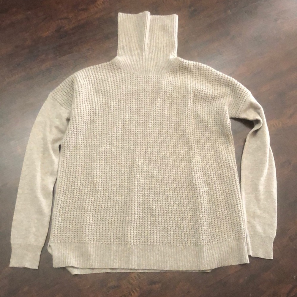Theory warm grey cashmere turtleneck sweater